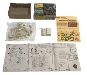 MPC Hoist High The Jolly Roger Pirates of the Caribbean 1/12 1972 FS Model - Picture 1 of 17