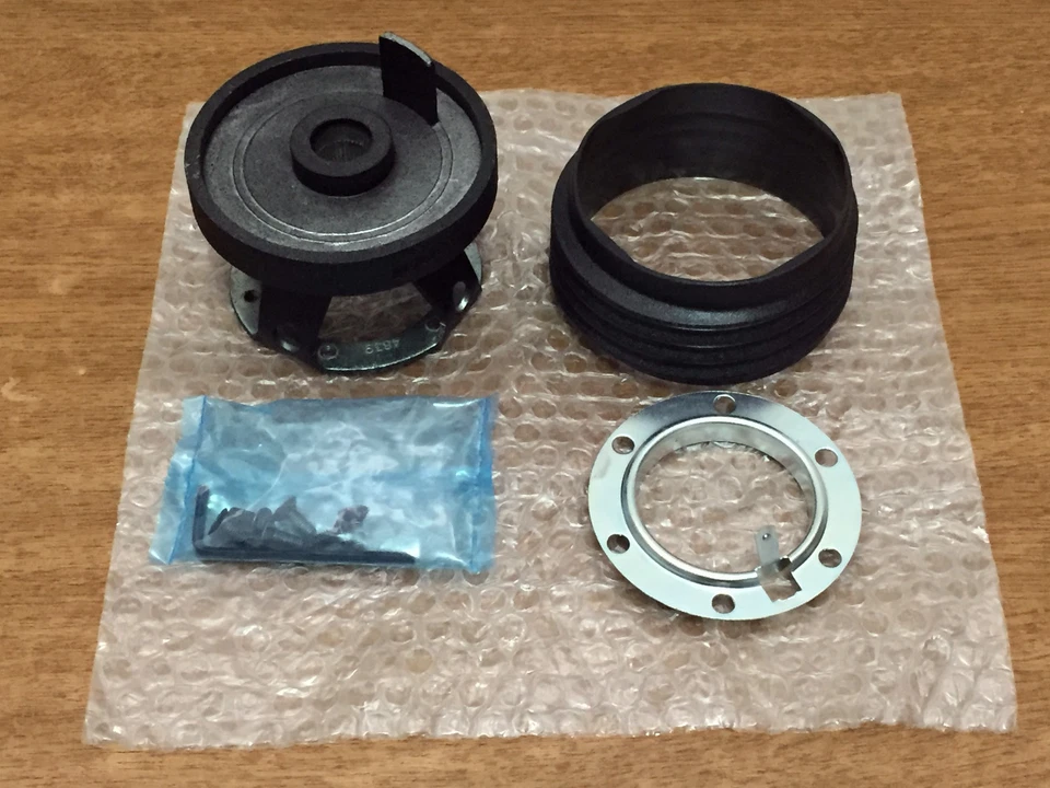 MOZZO VOLANTE MOMO PER RENAULT21 RENAULT19 E RENAULT ESPACE - Immagine 1 di 1