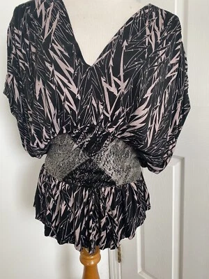 Top Religion Estampado Abstracto Cuentas Espalda Abierta Talla S/10 Usado Foto 1 de 4