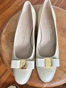 SALVATORE FERRAGAMO VERA PUMP PEARLY IVORY BOW SLIP- FLAT SHOES SIZE 9 AA - Picture 1 of 9