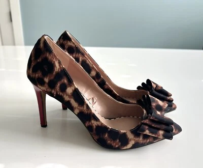 Zapatos Betsey Johnson Bret Pump Animal Estampado Leopardo Rojo Tacones Arco EE. UU. 7.5 Foto 1 de 4