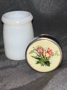 Bottiglia vetro latte opaco miniatura vintage crema con coperchio metallo floreale realizzata - Foto 1 di 9
