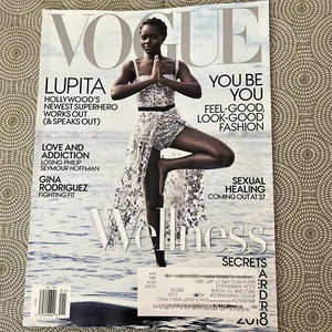 Magazine - Fashion - Vogue January 2018 - Lupita Nyong'o - Gina Rodriguez - Picture 1 of 2