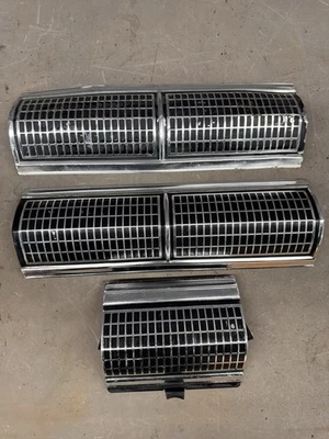 1964 年 Mercury Comet Trunk Cove 尾板装饰气体盖门成型尾灯原始设备制造商 — 第 1/4 张图片