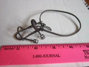 Pferd Puppe NUR ZÜGEL ZÜGEL kleines Kunststoffzubehör 5" winzig 1/8" breit braun - Bild 1 von 8