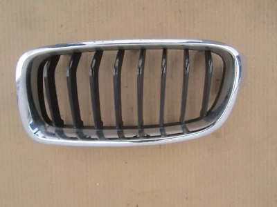 os303130 BMW F30 320i 328i 335i 2012 2013 2014 2015 Front bumper LH Grille OEM - Imagem 1 de 4