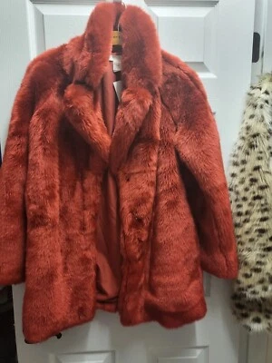 H & M искусственного меха пальто, размер США 6, цвет ржавчины, никогда не носили. Идеальное состояние товара  - Изображение 1 из 2