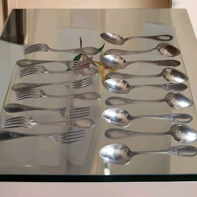 Apollo suite de huit fourchettes neuf cuillères en métal argenté décor rocaille - Photo 1/4