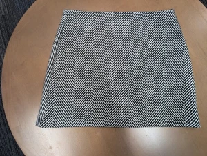LOFT Wool Blend Herringbone Tweed Skirt Size 12 Mini Dark Academia Dark Preppy - Picture 1 of 7