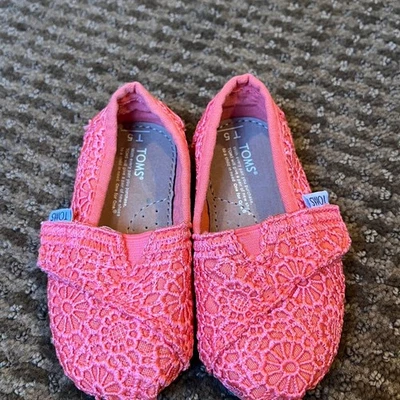 🧡 Zapatos sin cordones TOMS Alpargata Crochet Estampado Floral Talla T5 ¡EXCELENTE ESTADO USADOS!🧡 Foto 1 de 4