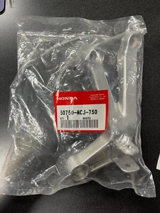 HOLDER R. PILLION STEP HONDA CBR954RR (50750-MCJ-750) - Picture 1 of 2