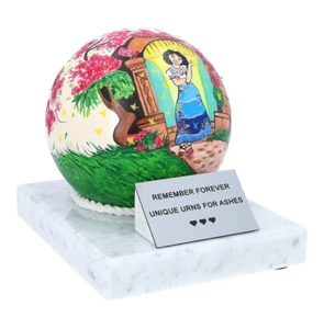 Girl in the garden, hand-painted child urn Personalized cremation urn for child - Bild 1 von 4