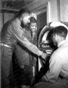 Wurlitzer Jukebox Model 750 8" - 10" B&W Photo Reprint 1 - Foto 1 di 1