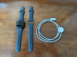 Apple Watch Series 10 46mm Jet Black + 2 Bands + AppleCare+ 10/26 - Photo 1 sur 5