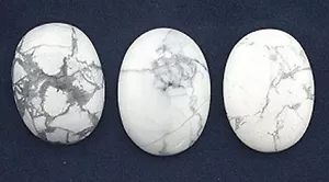 EIN 25x18 OVALER WEISSER HOWLITH CABOCHON EDELSTEIN HC2 - Bild 1 von 1