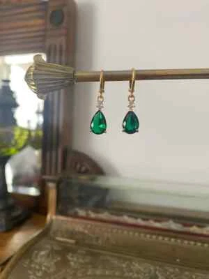 Pendientes de aro Huggie verde esmeralda y cristal lágrima joya Foto 1 de 3