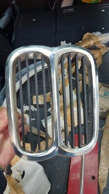 BMW E12 front grille/calandra frontale mai usato, perfette condizioni - Imagen 1 de 4