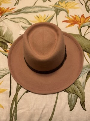 Nuevo con etiquetas Betmar New York 100% fieltro lana empaquetable y repelente al agua Fedora Med Camel Foto 1 de 4