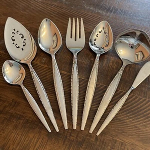 Vintage Oneida Venetia 7 Piece Hostess Serving Set Ladle Meat Fork Serving Spoon - Picture 1 of 5