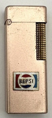 Encendedor de cigarrillos vintage esmaltado con logotipo de Pepsi Nesor tono dorado rosa C-151 Japón Foto 1 de 4