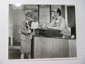 LUCILLE BALL in HERE'S LUCY 1970 Pressefoto mit CHARLES NELSON REILLY - Bild 1 von 2