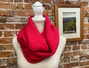 Isaac Mizrahi Deep Pink Basket Weave Knit Infinity Scarf New - Picture 1 of 4
