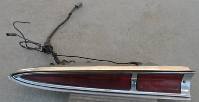 CHRYSLER IMPERIAL PARA-CHOQUE TRASEIRO ESQUERDO LUZ MARCADOR DE SETA 1966 66 FABRICANTE DE EQUIPAMENTO ORIGINAL - Imagem 1 de 4