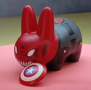 RED SKULL ~ Kidrobot Mini Marvel Labbits Series 1 . Kozik Urban Vinyl Art @ 2013 - Picture 1 of 2