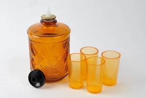 Vintage MCM Glass Liquor Bar Decanter w/ 4 Plastic Shot Glasses Spout Pour - Picture 1 of 13