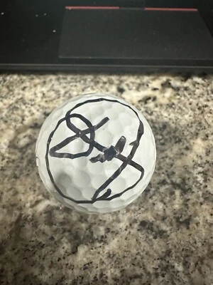 Pelota de golf con autógrafo de Jason Day certificado de autenticidad global con cubo Foto 1 de 4