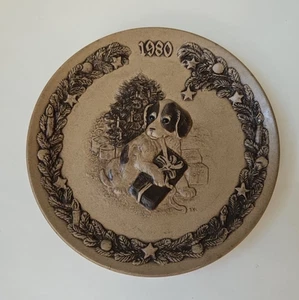Poole Pottery 1980 Christmas Plate - "Temptation" - Barbara Linley Adams PUPPY - Picture 1 of 5