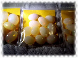 74cts/tgw-- 32 WELO ETHIOPIAN OPAL GEMSTONE CABOCHONS LOT - Picture 1 of 5