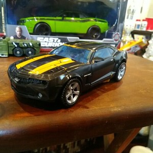 2007 Hasbro Transformers Movie Deluxe Class Stealth Bumblebee Action Figure Used