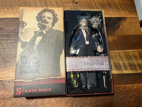 The Texas Chainsaw Massacre Figure*Sixth Scale*Leatherface*Sideshow*Brown BoxNEW Cover
