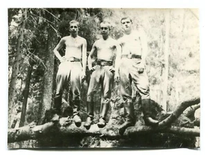 Hemdlose hübsche junge Männer Soldaten Ausbuchtung Strand liebevoll schwul Vintage Foto - Bild 1 von 2