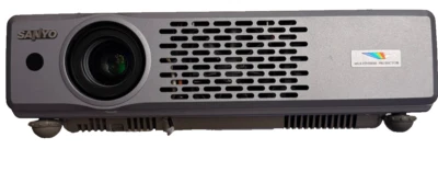 Sanyo PLC-XU41 Projector Beamer 1500 LUMENS XGA 3LCD - Ohne Fernbedienung - Bild 1 von 4