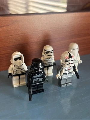 LEGO Star Wars Pack Of 5 Stormtroopers, Snow Trooper, AT AT Driver With Blasters - Image 1 of 4