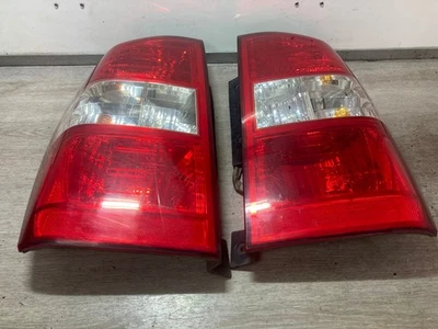 Par de luces traseras del lado del conductor y del pasajero Kia Sedona 2008 Foto 1 de 4