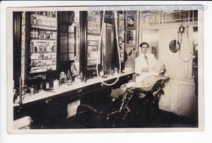 FOTOKARTE FRISEUR , FRISEURSTUHL , RASUR , DEUTSCHE REKLAME , ca1930 - Picture 1 of 4