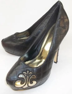 Dereon Womens Heels Stilettos US 9.5 Black Vegan Leather Quilted Slip-On Logo - Picture 1 of 7