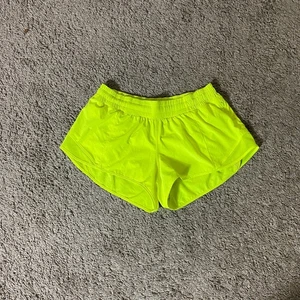 Lululemon Size 8 Hotty Hot Short 2.5" Highlight Yellow - Picture 1 of 5