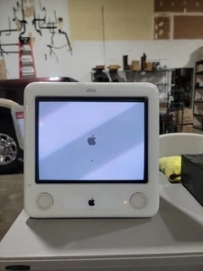 Apple eMac Model A1002 1 GHz PowerPC G4 640MB All in One Desktop Computer WORKS! - Picture 1 of 6