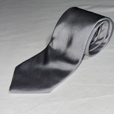 Corbata para hombre David Donahue a rayas plateadas 100 % seda Repp hecha en EE. UU. 3,5" 60" Foto 1 de 4