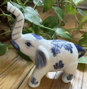 Vintage Bombay Company Elefant blau & weiß Blumen Figur 6 x 3 handbemalt - Bild 1 von 3