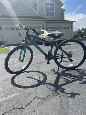 Mountain bike Nishiki Puelblo azul e preta - Imagem 1 de 4