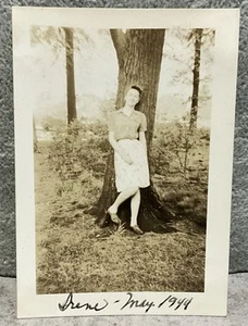 1940s Photo Pretty Lady Leaning Against A Tree Snapshot - Picture 1 of 2