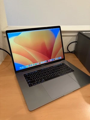 "Apple MacBook Pro A1707 2017 15"" 3,1 GHz cuatro núcleos Intel Core i7 16 GB 1 TB Foto 1 de 4