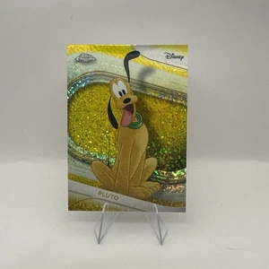 2025 Topps cromo Disney - Plutón - mini refractor de diamantes amarillo - Imagen 1 de 2