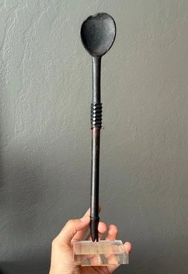 Cuchara Zulu, ex. Totem Meneghelli Gallery Foto 1 de 4