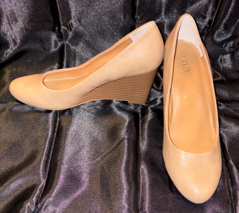 A.N.A. Zapatos de tacón de cuña beige para mujer - Aspecto de cuero - Sin cordones cómodos talla 7,5 Foto 1 de 4